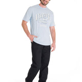 Polera Manga Corta Casual Hombre HISTORIC TRADITIONS GRAPHIC TEE Azul Claro Cat