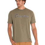 Polera Manga Corta Casual Hombre HISTORIC TRADITIONS GRAPHIC TEE Oliva Cat