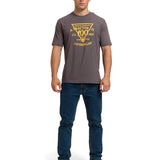 Polera Manga Corta Casual Hombre CENTENNIAL 100 YEARS GRAPHIC TEE  Gris Oscura Cat