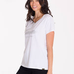 Polera Manga Corta Cuello V Mujer CAT METALLIC SCRIPT V-NECK TEE Blanca Cat