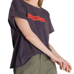 Polera Manga Corta Mujer Diseño Espalda Gris CAT