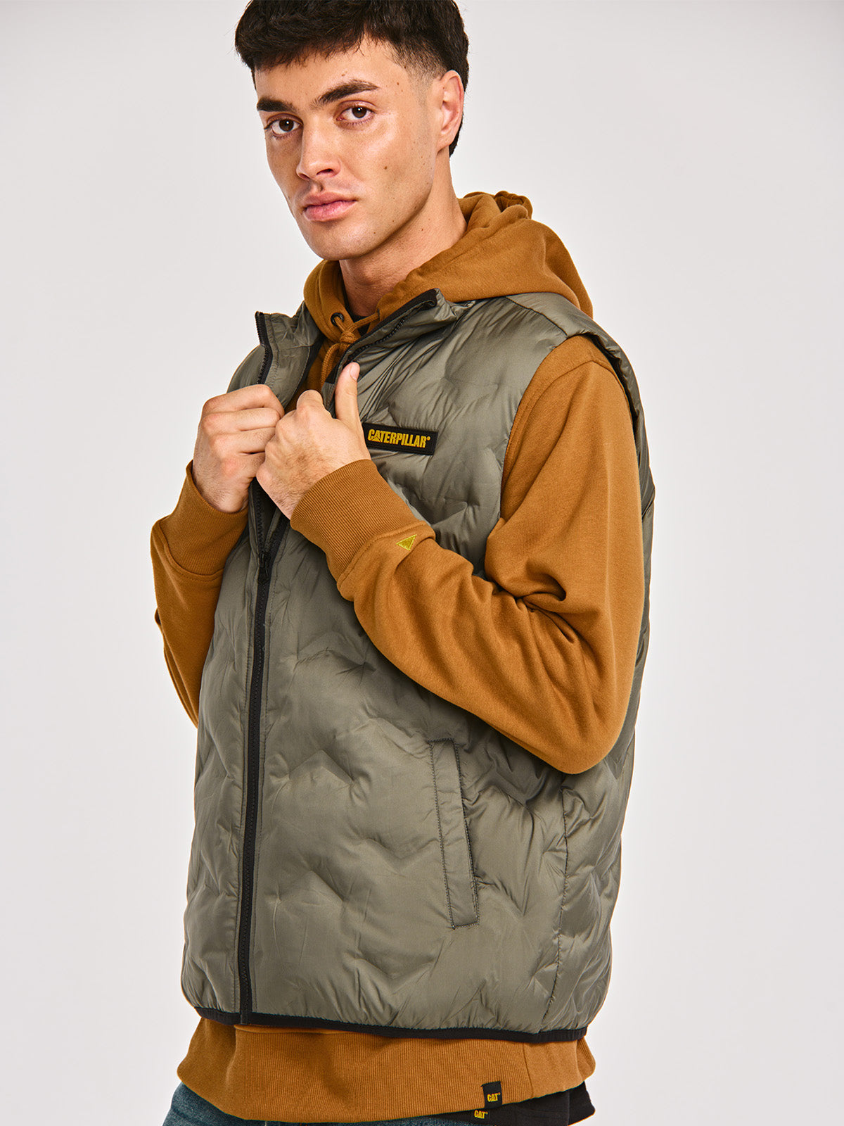 Chaqueta Sin manga Casual Hombre BONDED MEDIUM WEIGHT INSULATED VEST Gris CAT