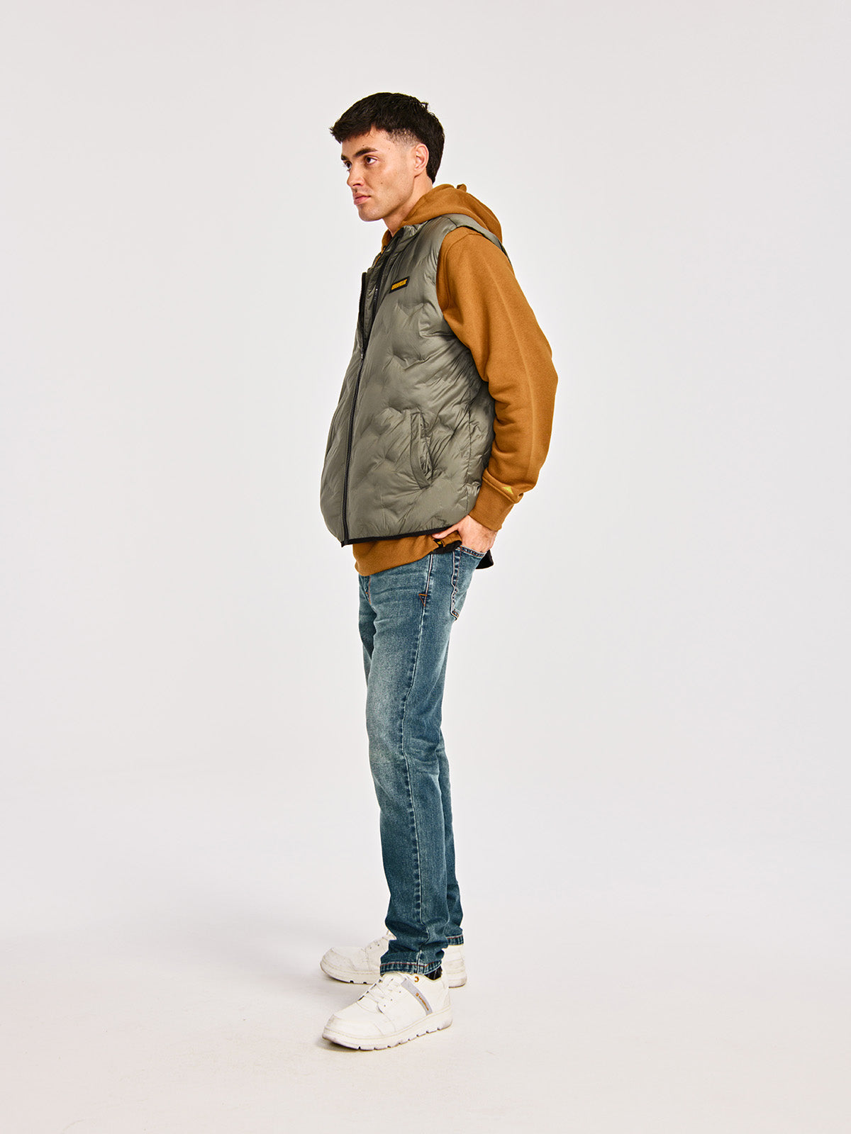 Chaqueta Sin manga Casual Hombre BONDED MEDIUM WEIGHT INSULATED VEST Gris CAT