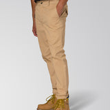 Pantalón Hombre Slim Tapered Chino Beige Cat