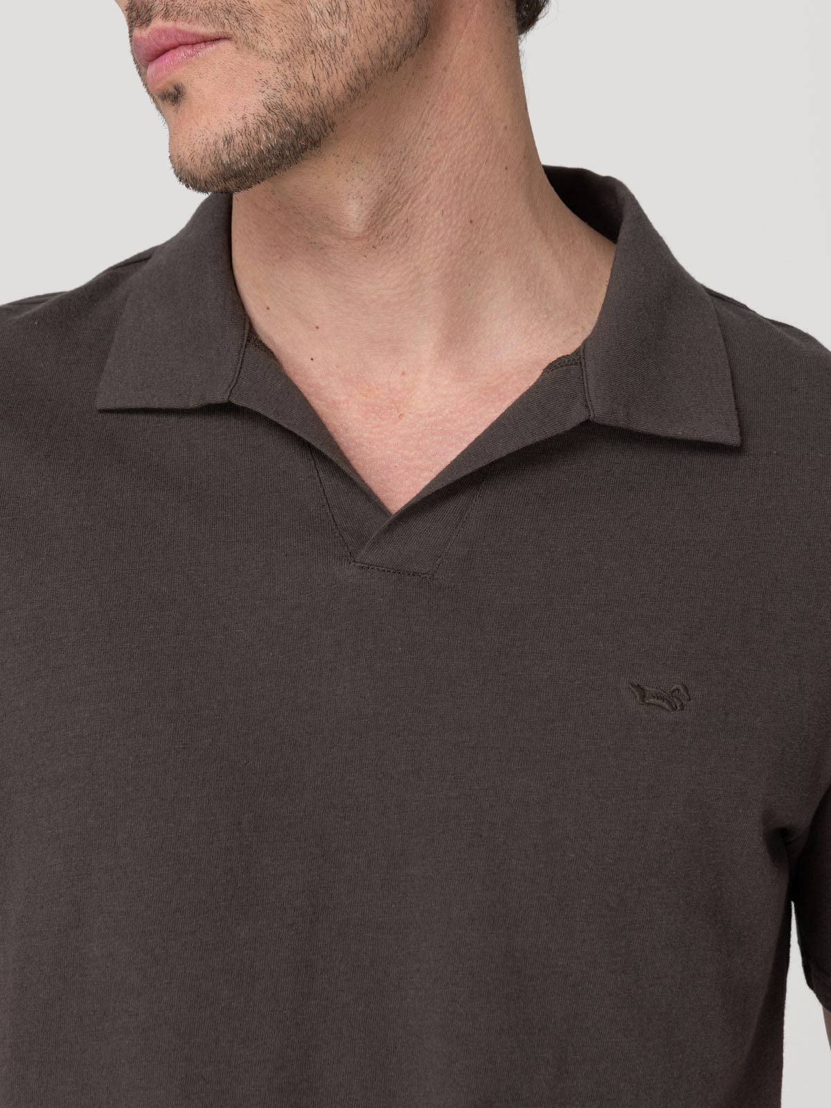 Polera Algodón Orgánico Hombre Vary Café Rockford